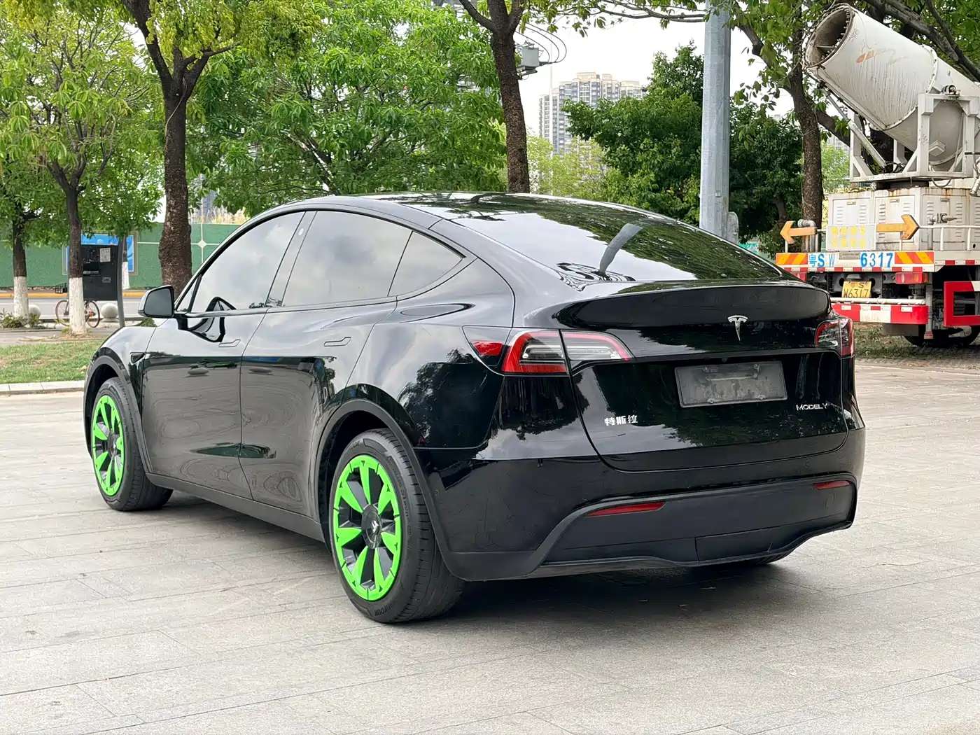 TESLA MODEL Y