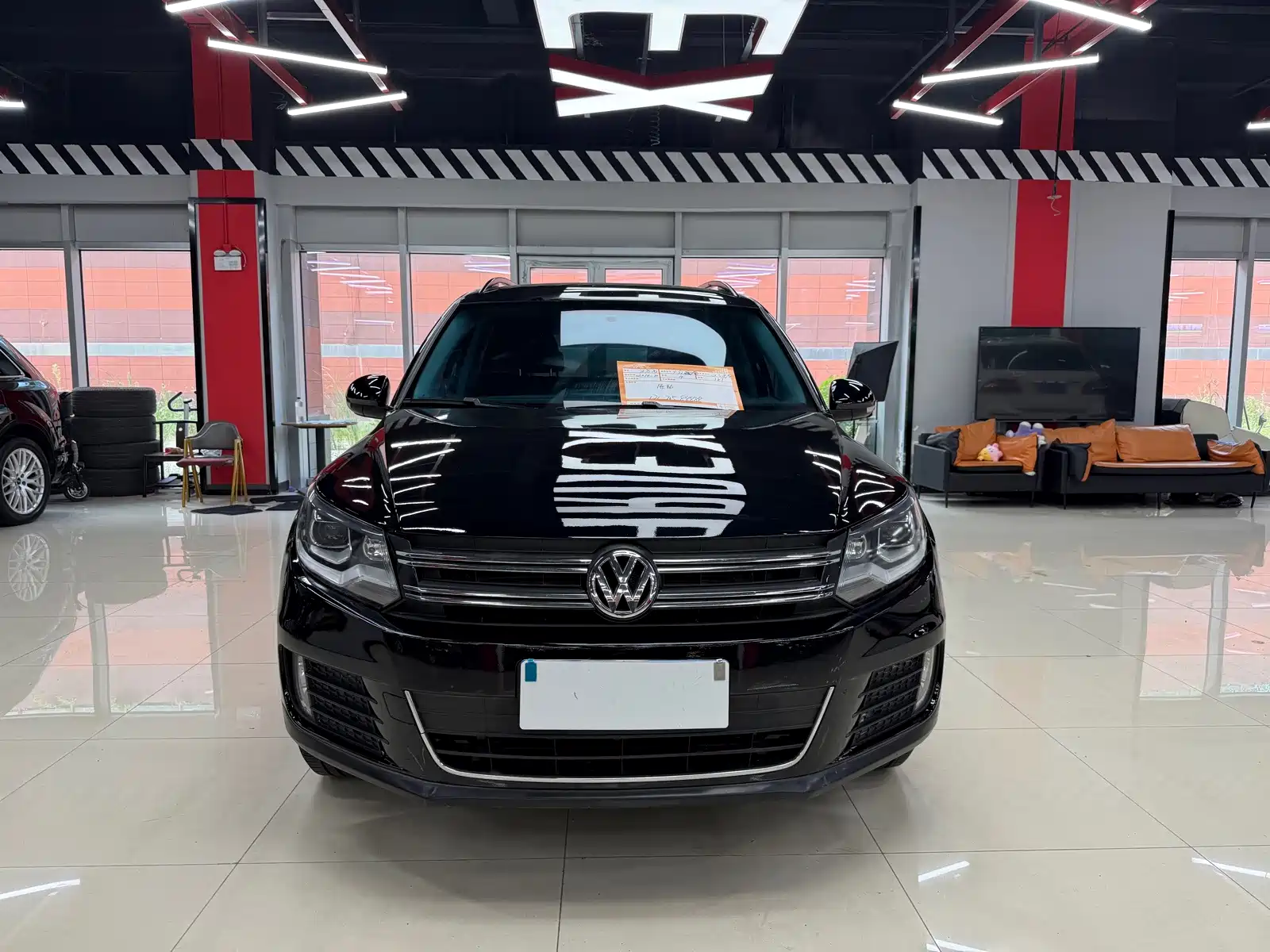 Фото 2 - Volkswagen Tiguan