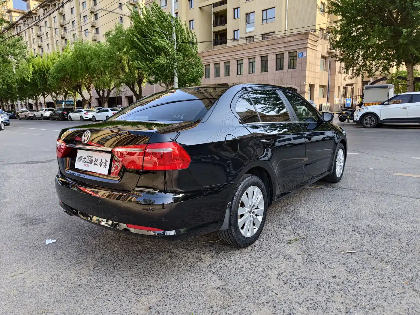 Volkswagen Lavida 2015 1.6L Manual Trend Edition фото 6