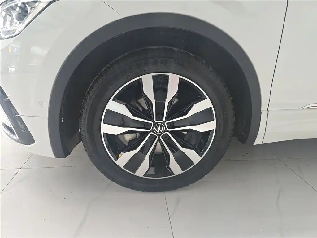 Volkswagen Tiguan L 2023 330TSI Auto 2WD R-Line Premium Edition фото 25