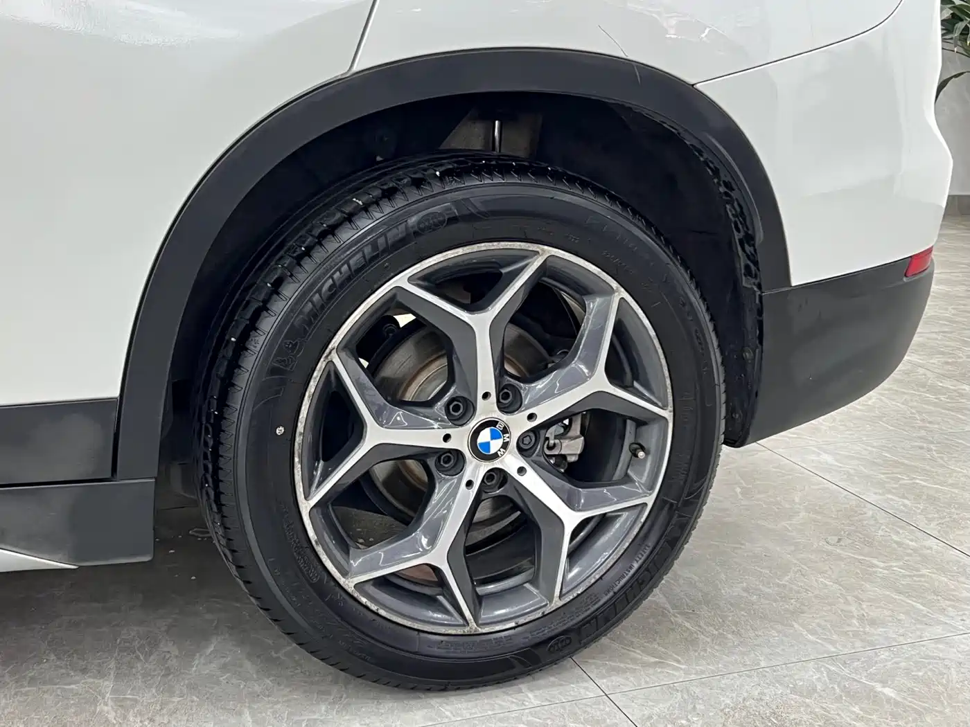 BMW X1 2018 sDrive18Li Premium Model фото 8