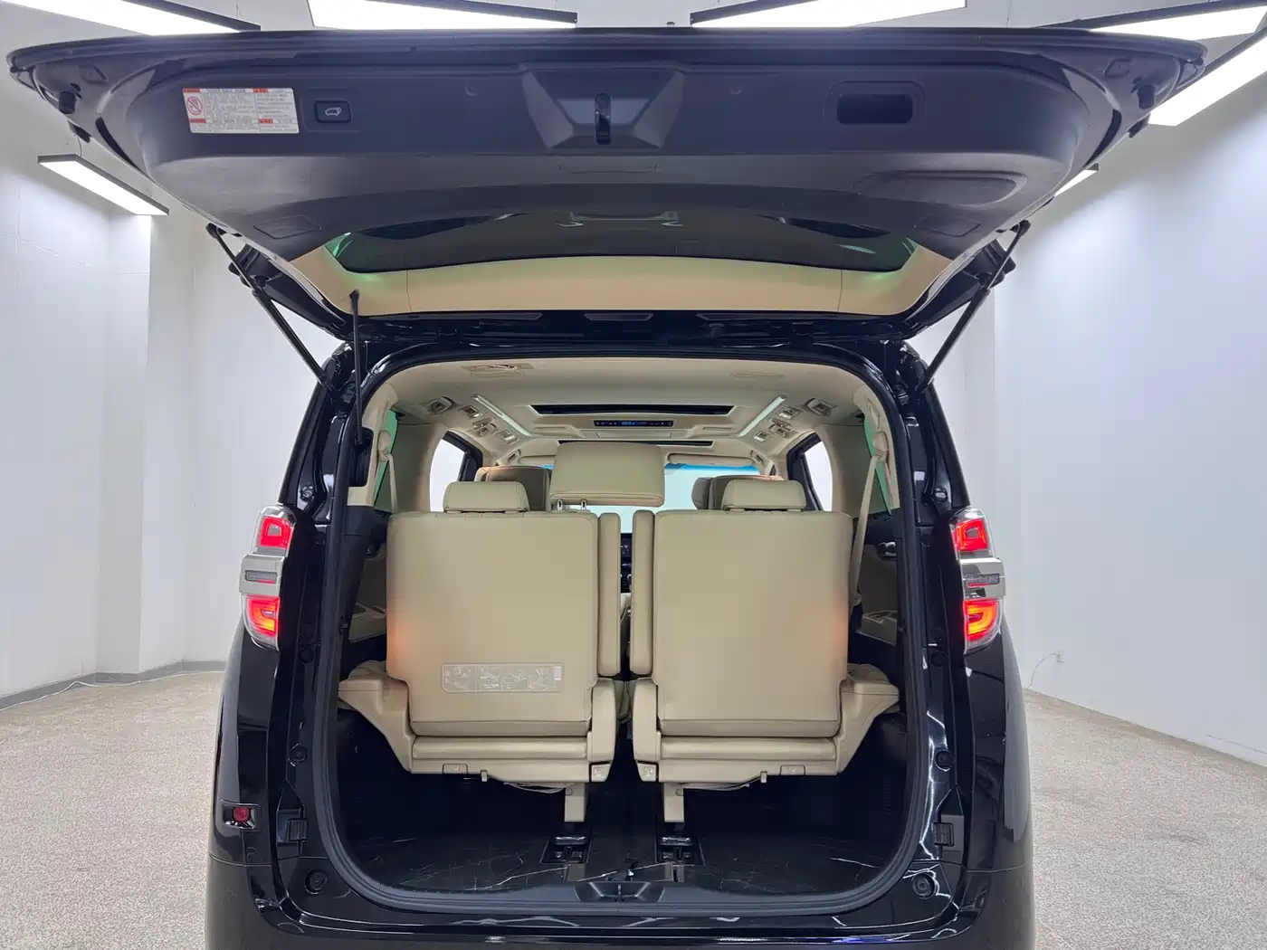 Toyota Vellfire 2021 Crown Hybrid 2.5L HV Premium Edition фото 35