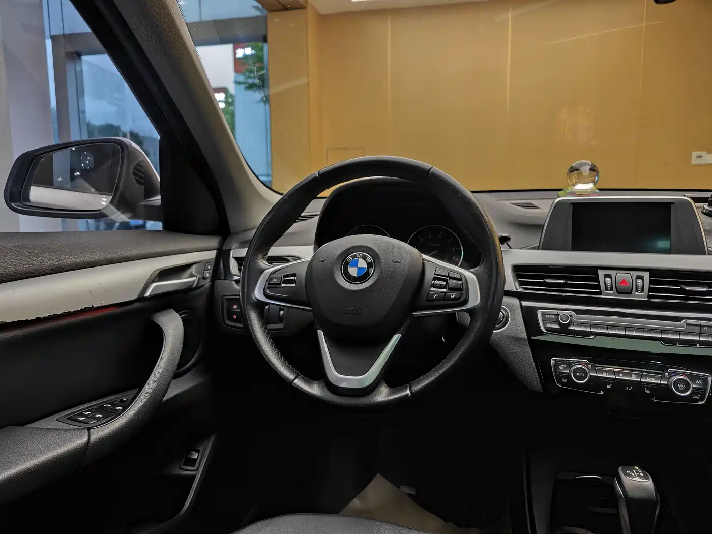 BMW X1 2016 sDrive18Li Premium Model фото 14