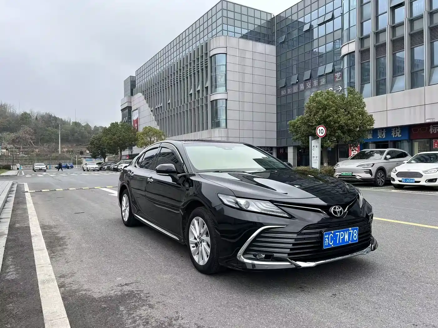 Toyota Camry 2023 2.0G Luxury Edition фото 3