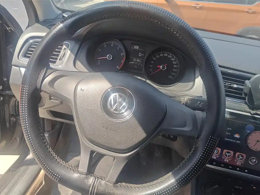 Volkswagen Lavida 2015 1.6L Manual Trend Edition фото 15