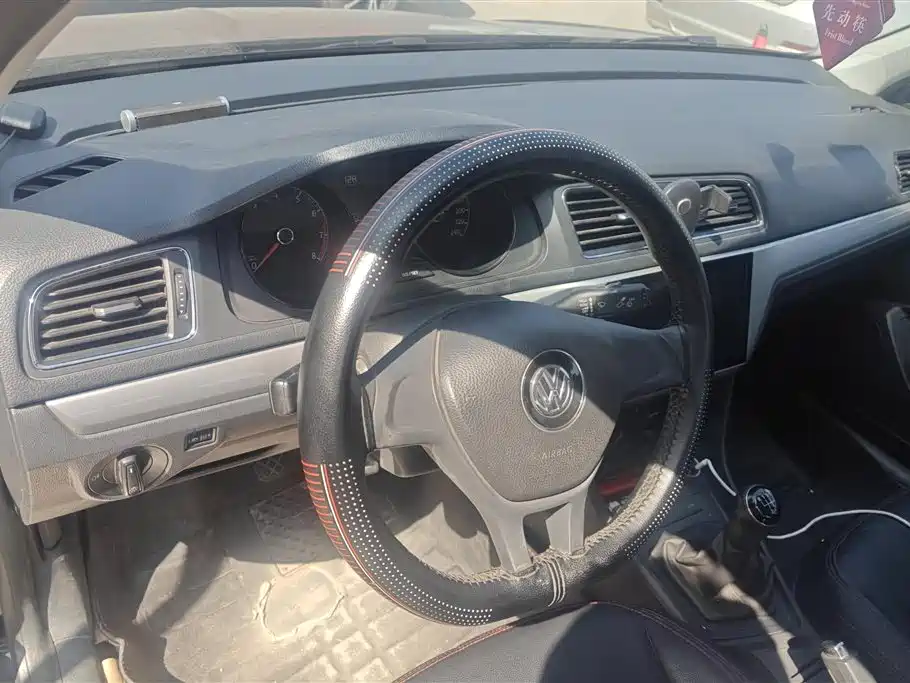 Volkswagen Lavida 2015 1.6L Manual Trend Edition фото 12