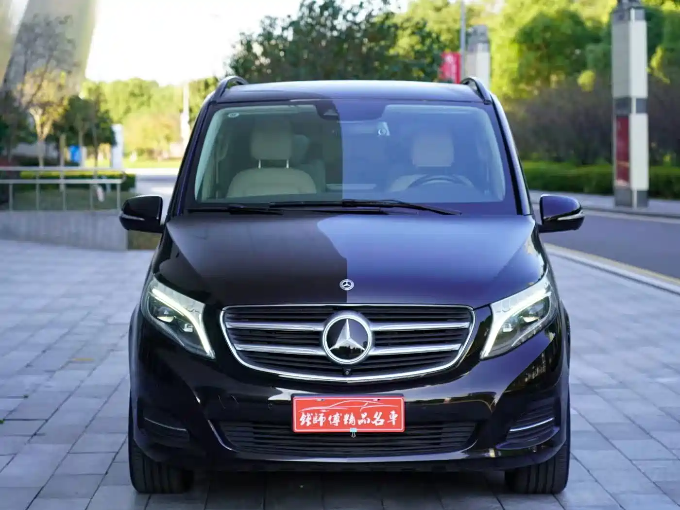 Mercedes-Benz V-Class 2017 Model V 260 L Premium Extended Edition