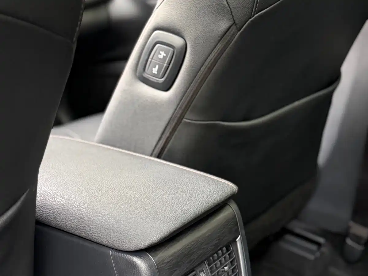 Toyota Camry 2023 2.5G Luxury Edition фото 15