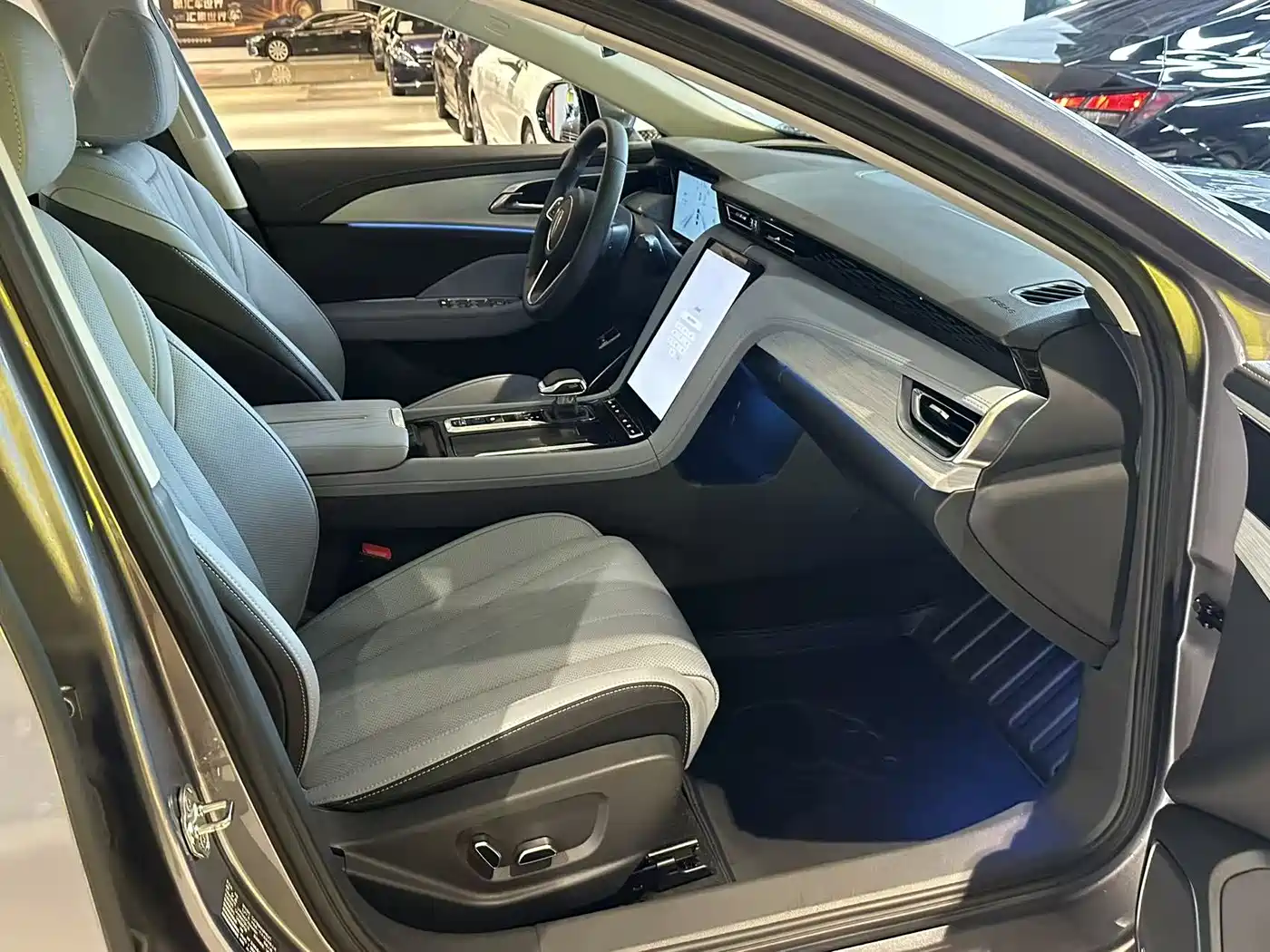 Hongqi H5 PHEV 2025 170 Super Hybrid Edition фото 8