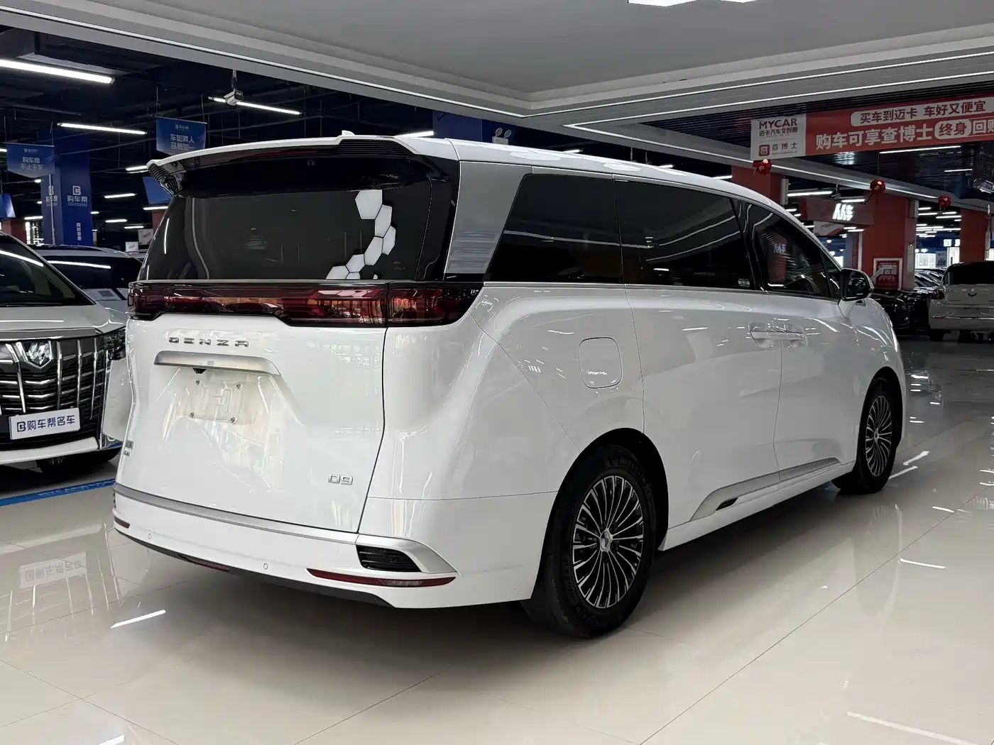 Denza D9 2022 DM-i 1040 Premium фото 19
