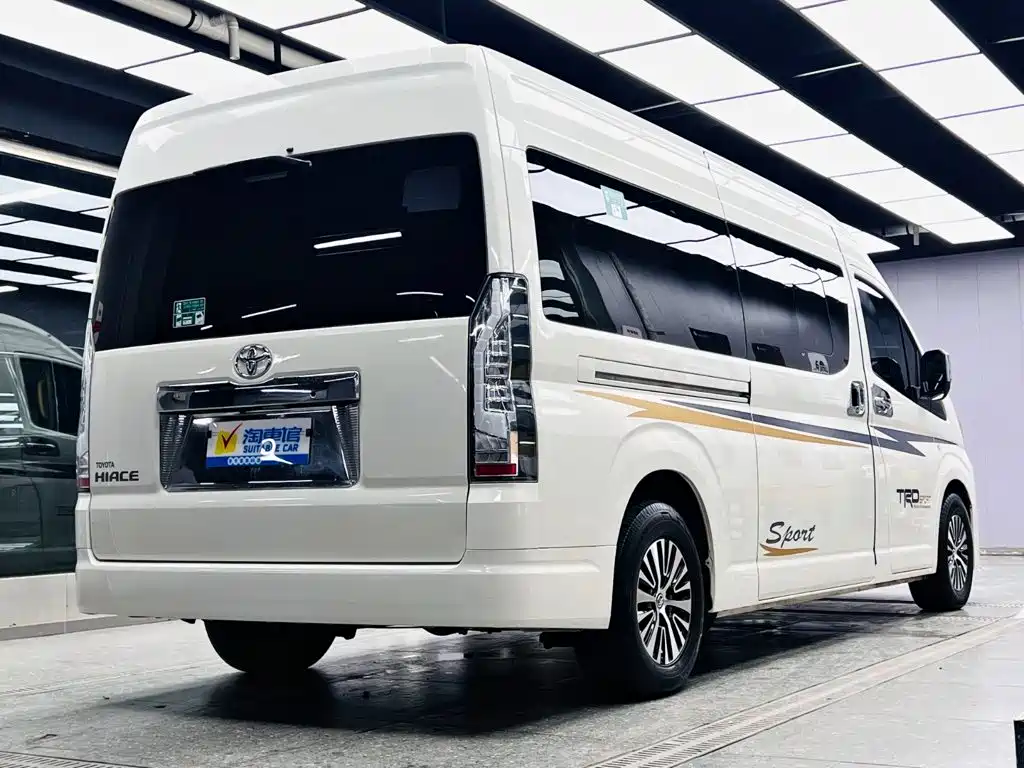 2022 Toyota HIACE
