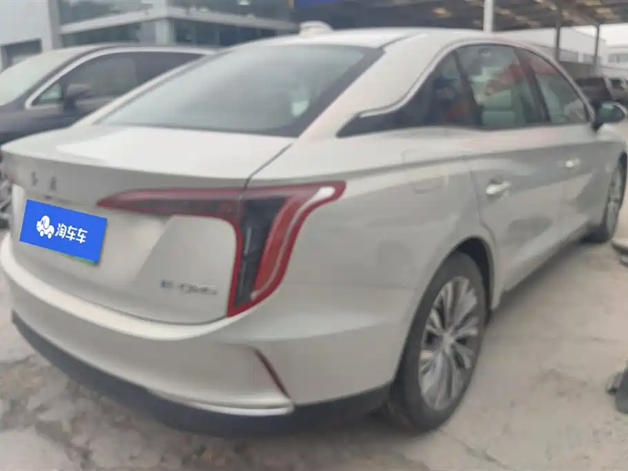 Hongqi E-QM5 2022 431km Charging Enjoyment Edition фото 3