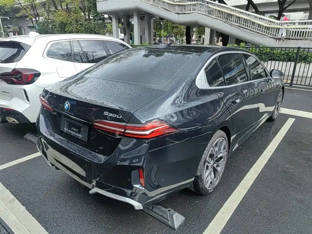 BMW 5 Series 2025 530Li Premium M Sport Package фото 7