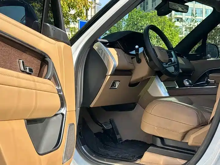 Land Rover Range Rover 2025 2024 3.0 L6 400PS Golden Age Extended 7-Seater