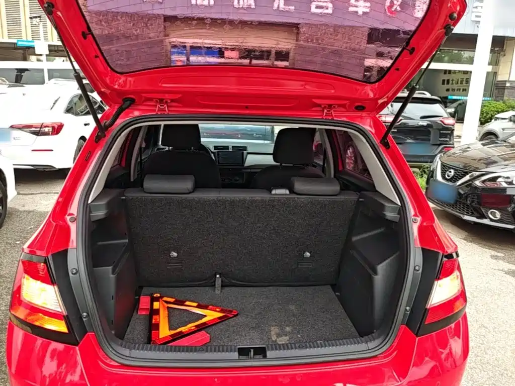 Škoda Fabia 2018 2017 1.4L Auto Car Enjoy Edition