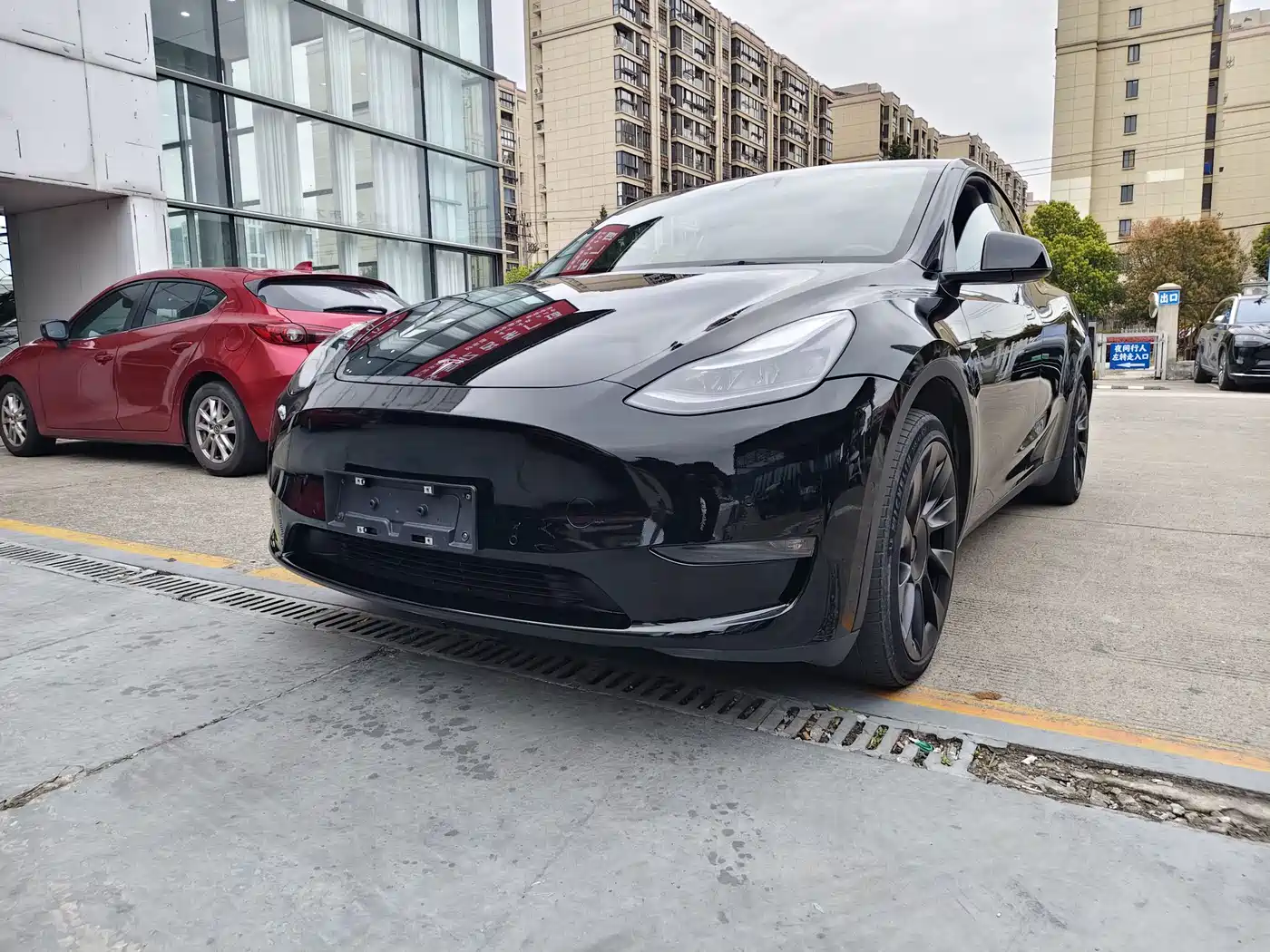 TESLA MODEL Y