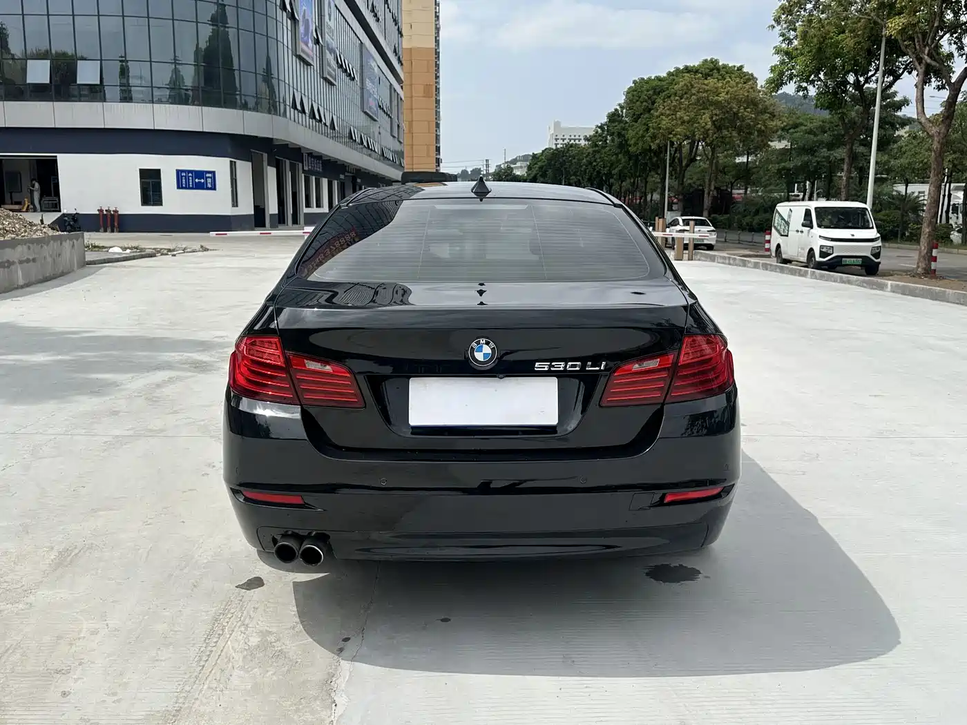 BMW 5 Series 2014 530Li Leading фото 7