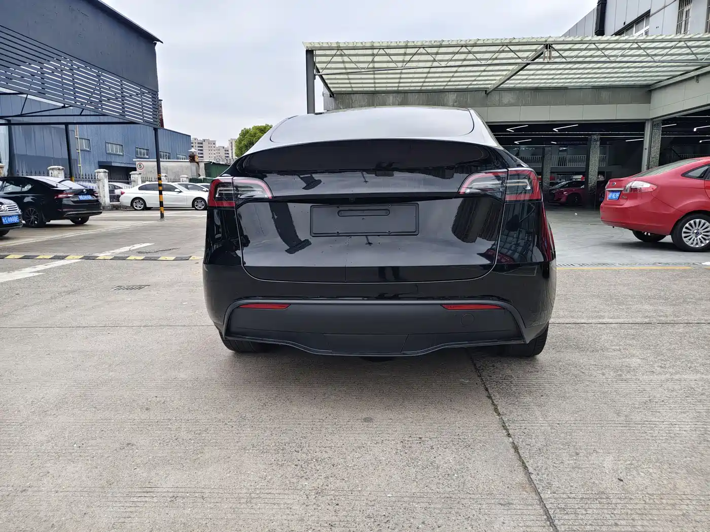 TESLA MODEL Y