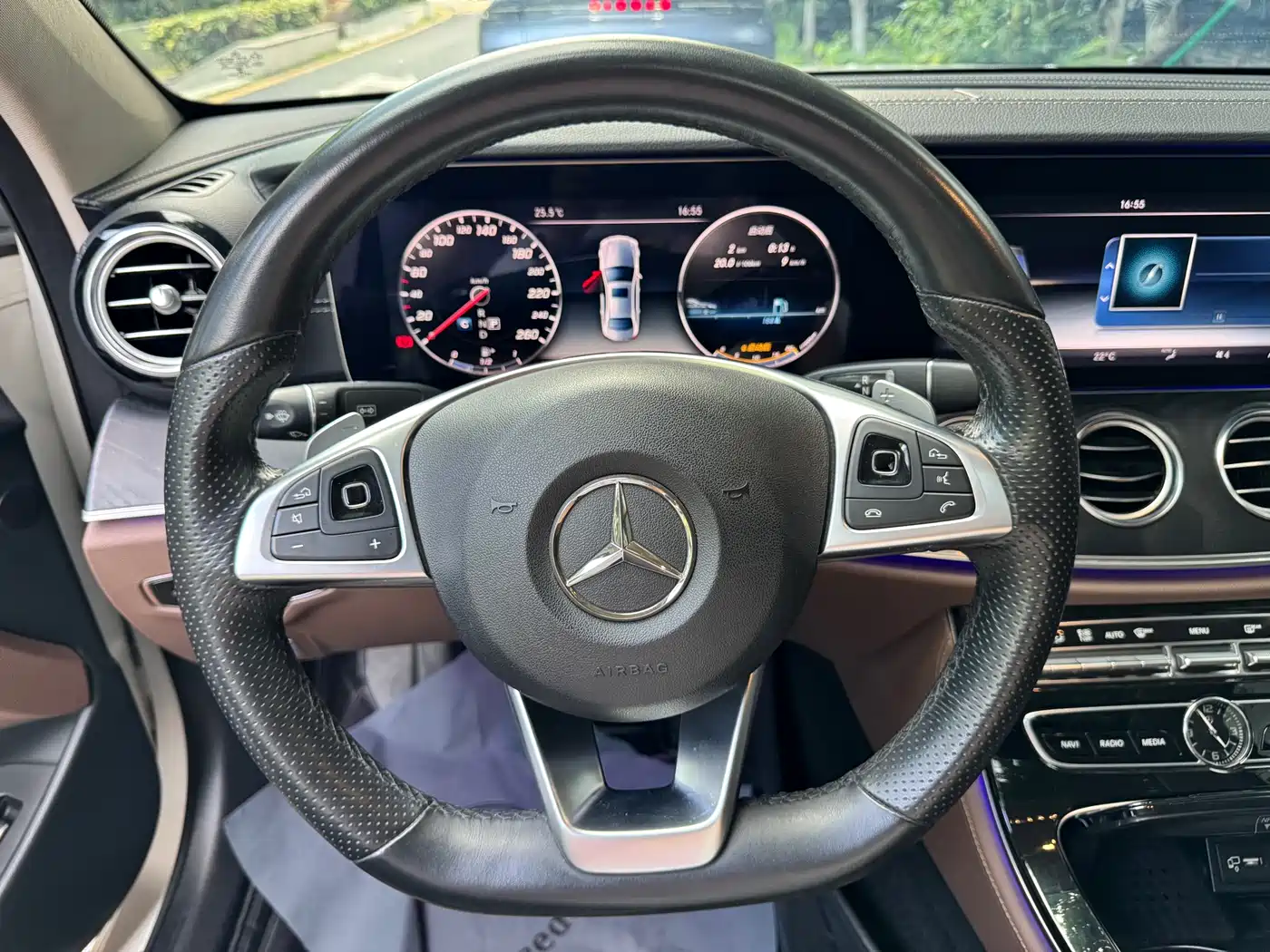 Mercedes-Benz E-Class 2016 E 200 L Sport Type фото 11
