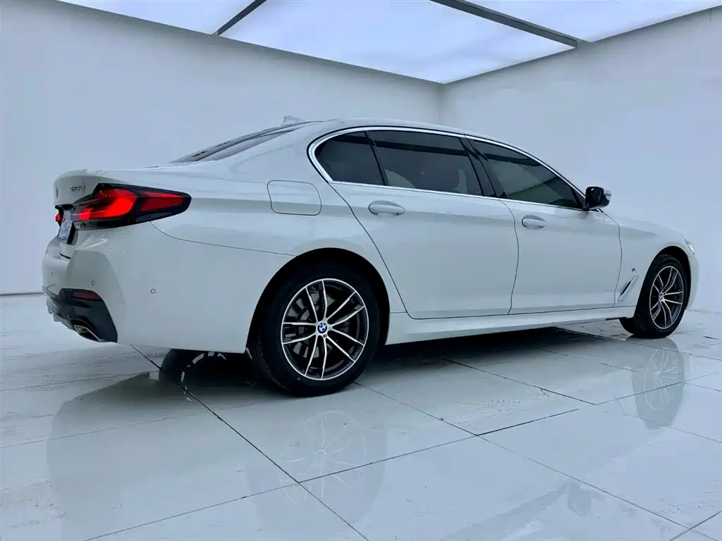 BMW 5 Series 2022 Model Second Facelift 525Li M Sport Package фото 5