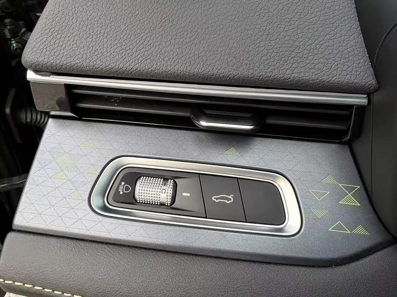 Фото 9 - Geely Preface