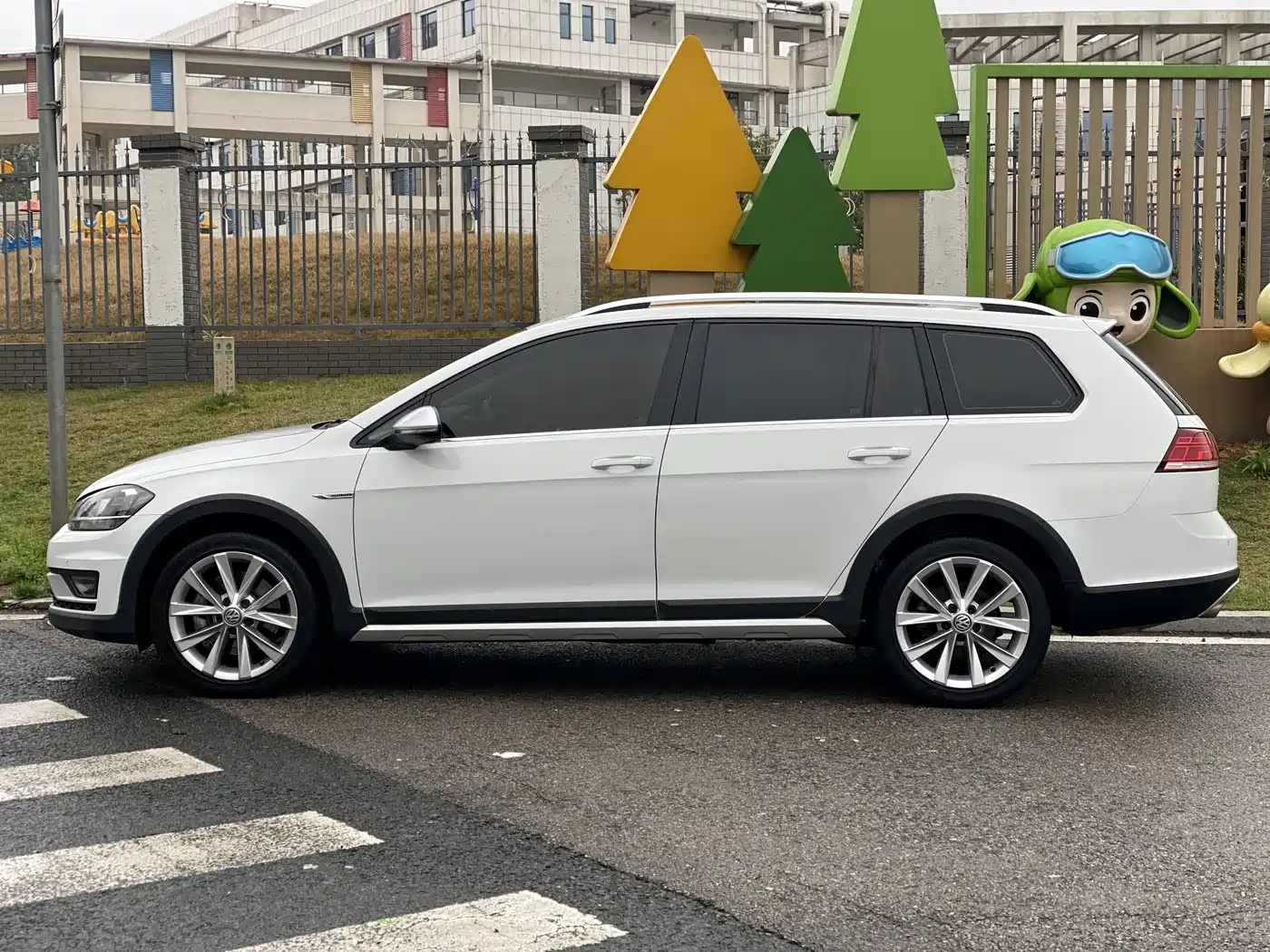 Volkswagen Golf (Import) 2019 1.8TSI Wagon фото 4