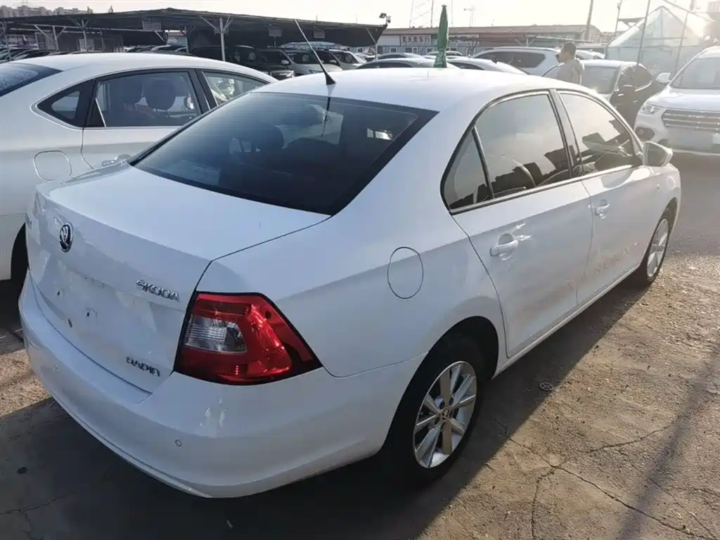 Škoda Rapid 2015 1.6L Automatic Smart Selection фото 7