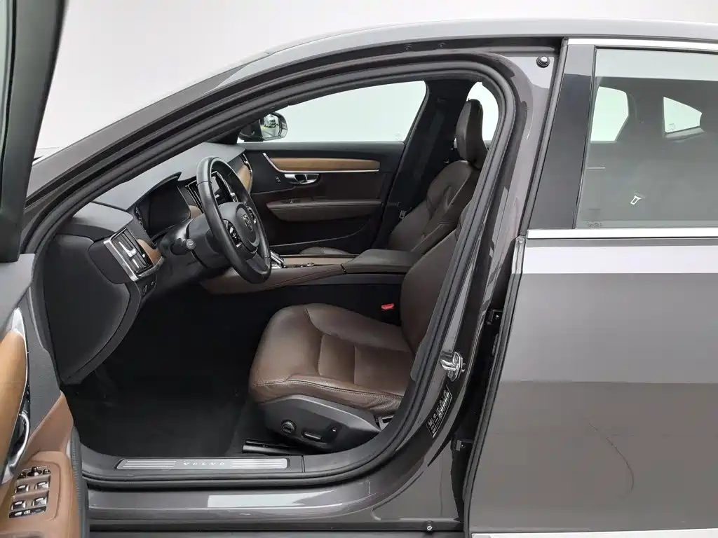 Photo 10 - Volvo S90