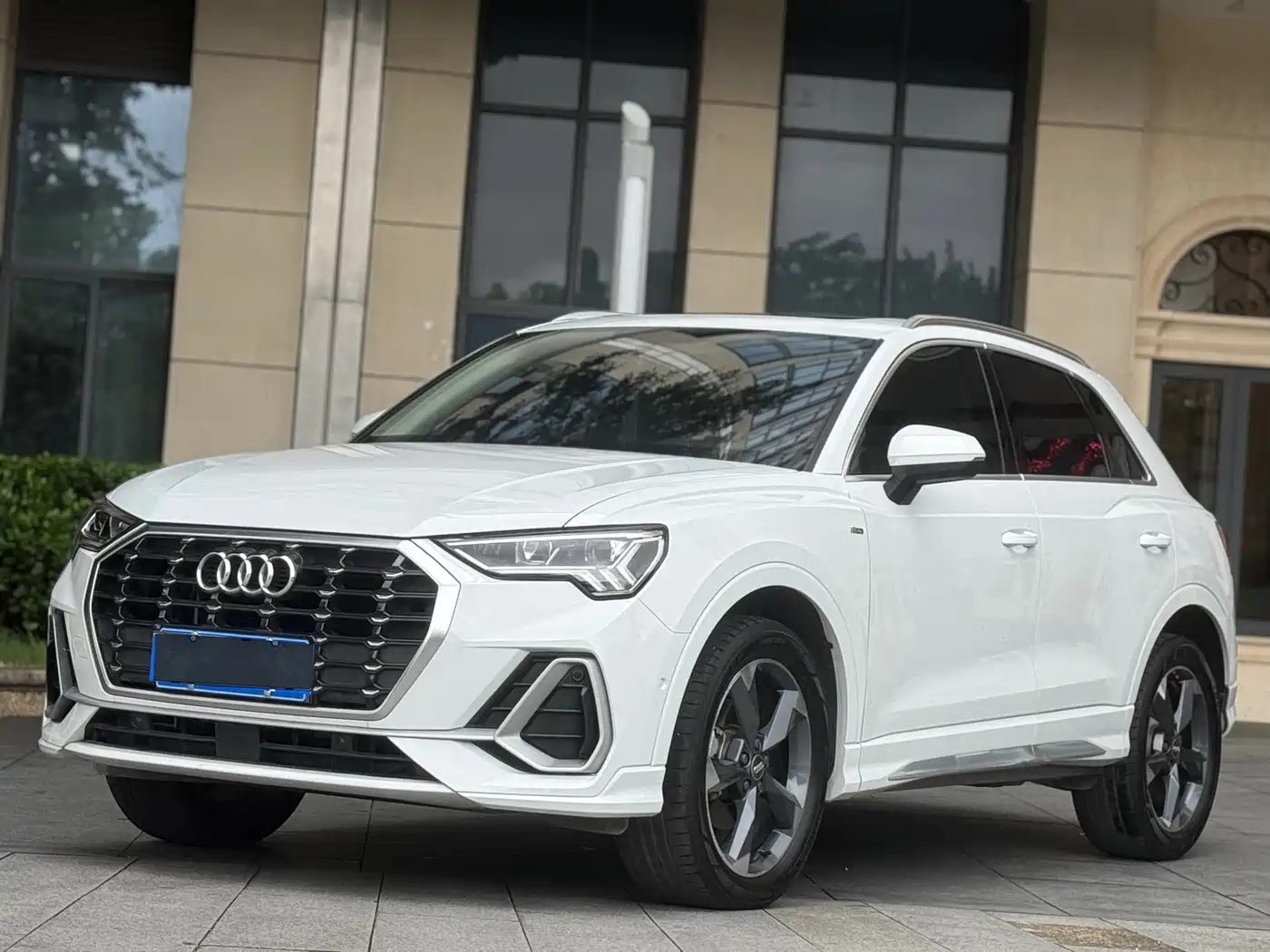 AUDI Q3