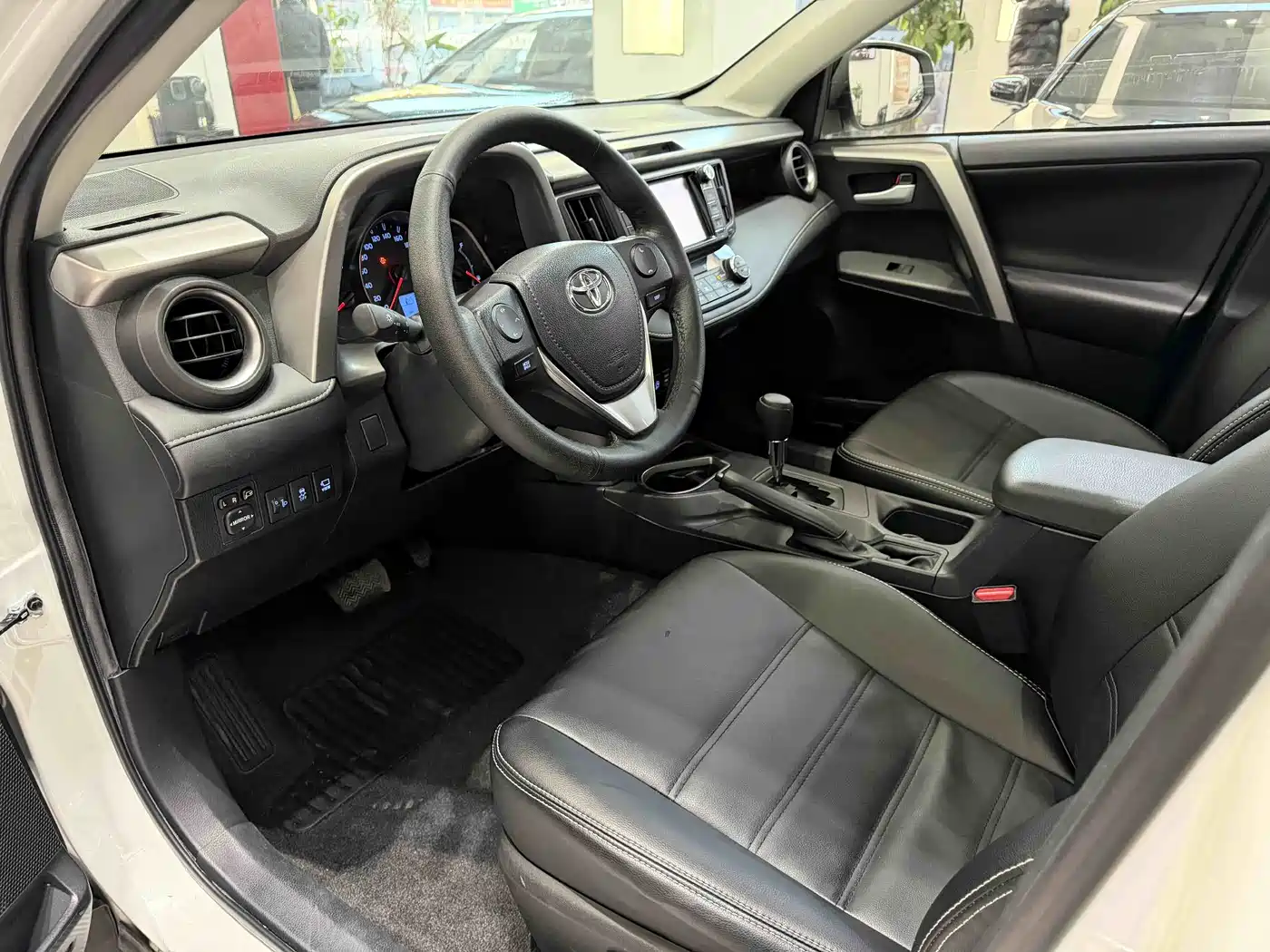 Toyota RAV4 Rongfang 2016 2.0L CVT 2WD Comfort (China V) фото 4