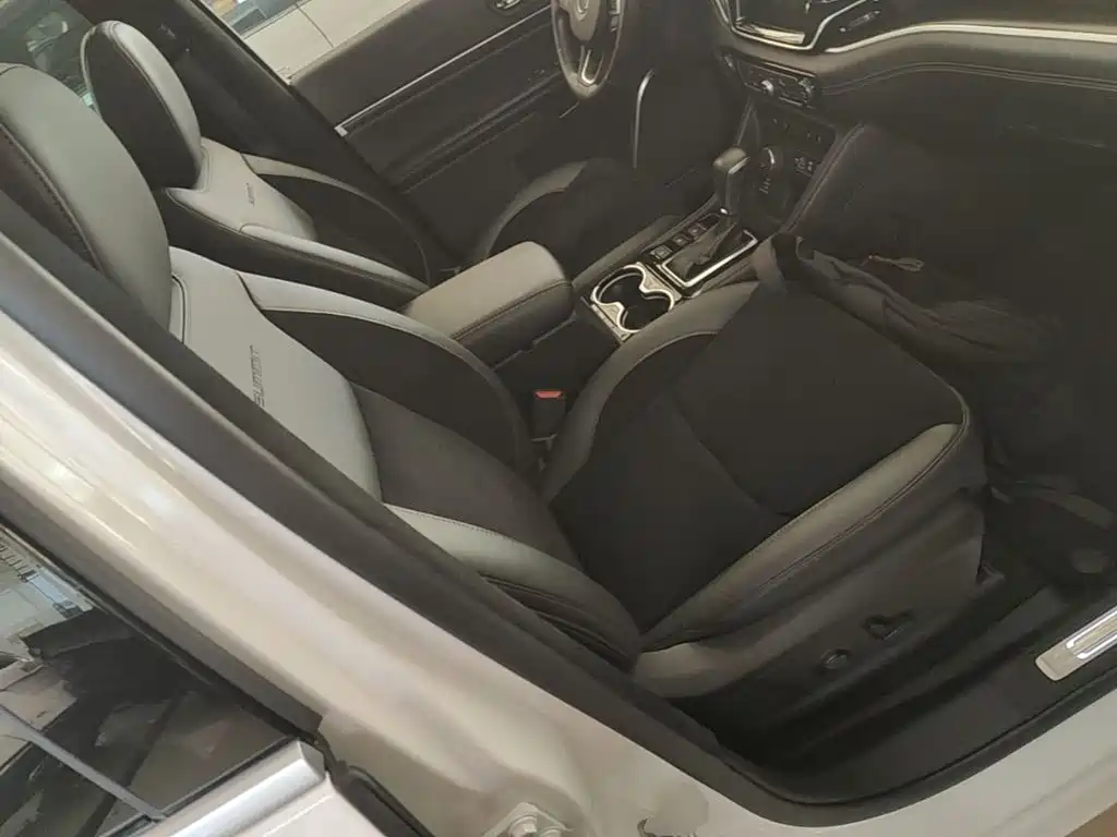 Jeep Grand Commander 2019 2018 2.0T 4WD Royal Edition (China V)