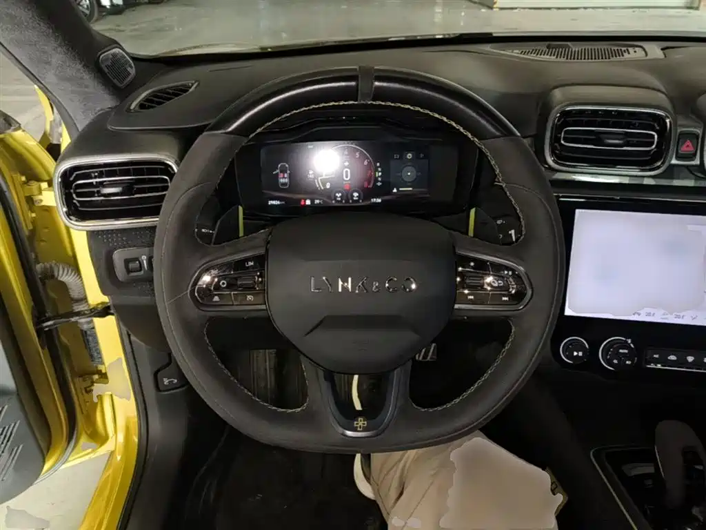 Lynk & Co 03 2022 03+ 2.0TD Auto Wind Rider Edition фото 11