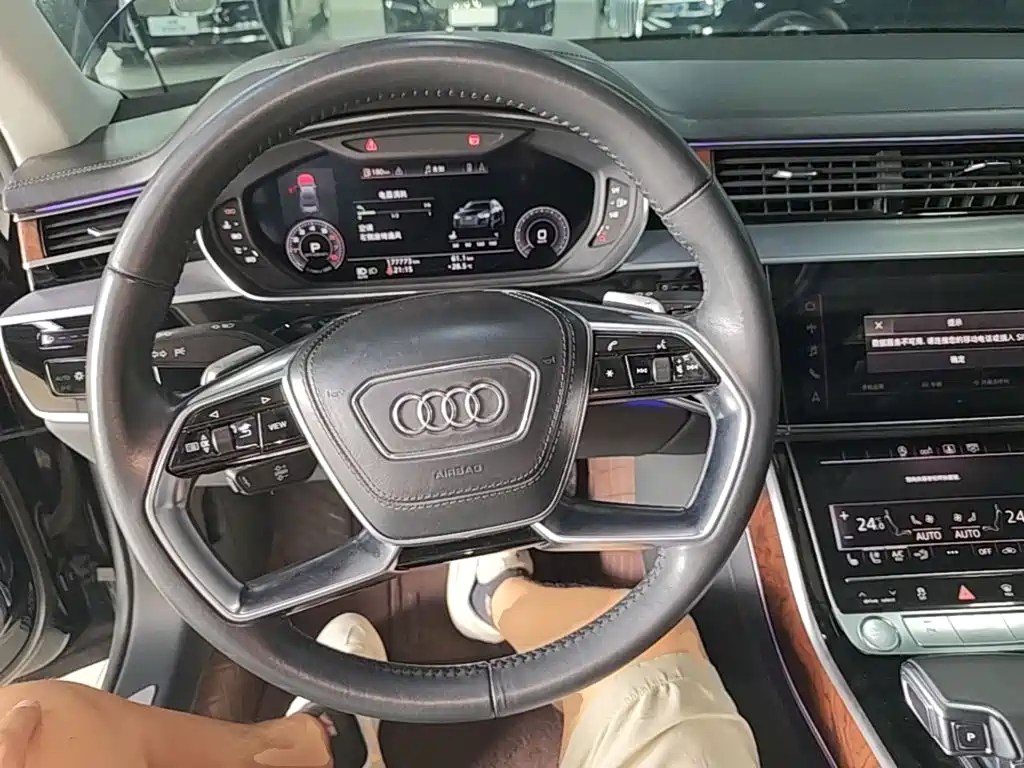 Фото 11 - Audi A8