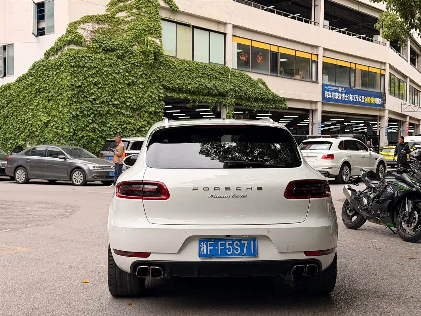 Porsche Macan 2017 Macan Turbo 3.6T фото 23