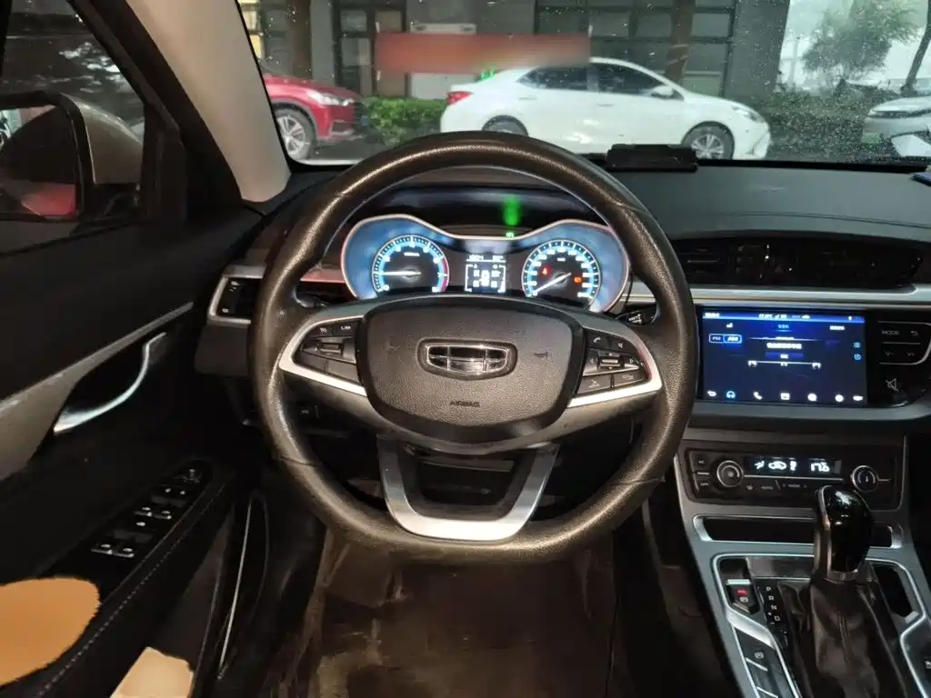 Фото 3 - Geely Emgrand