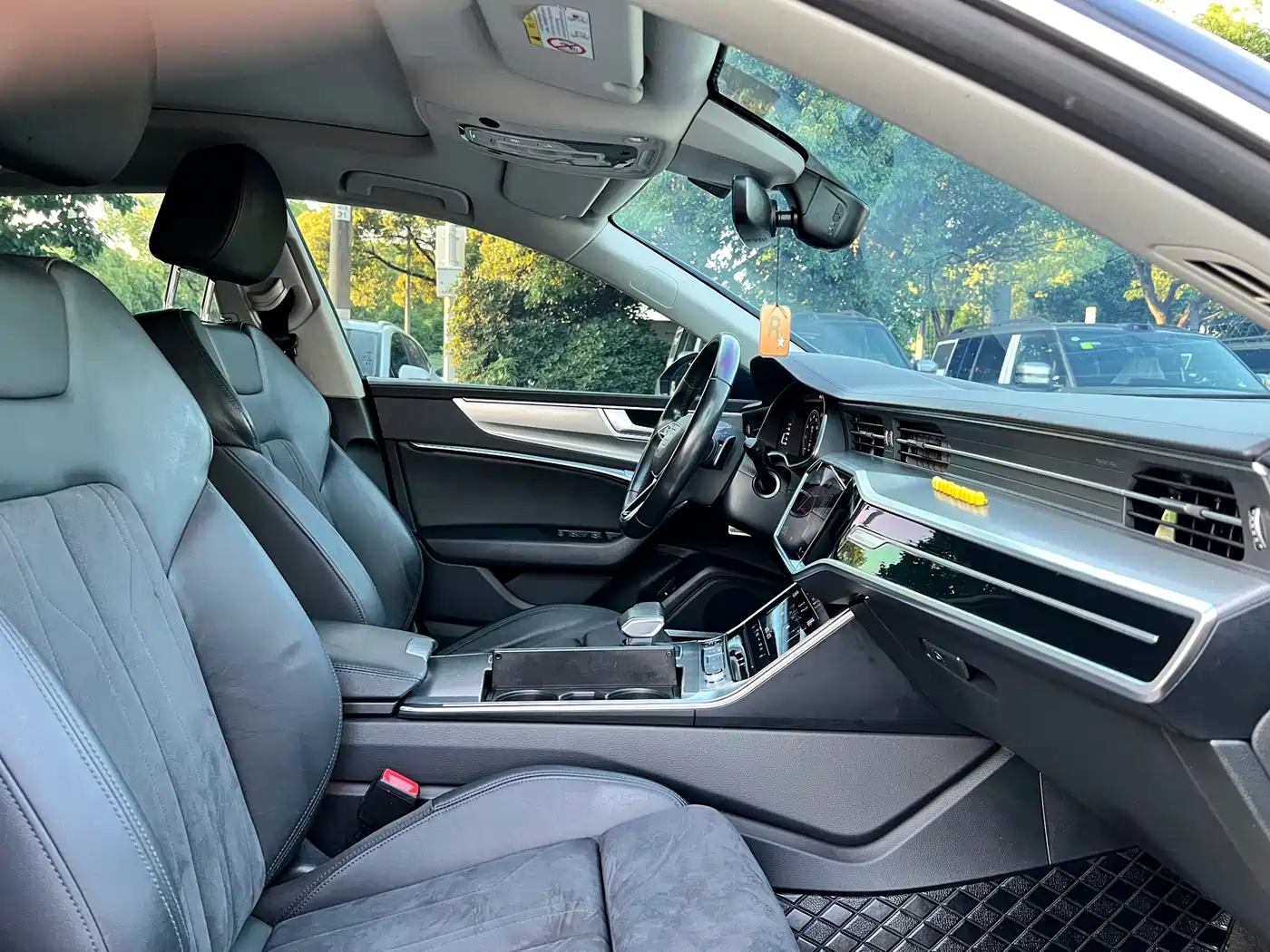 Audi A7 2023 Model 45 TFSI Premium Selection Edition фото 17