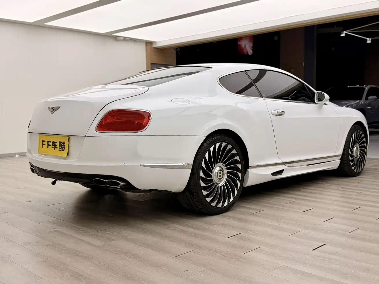 Bentley Continental фото 7
