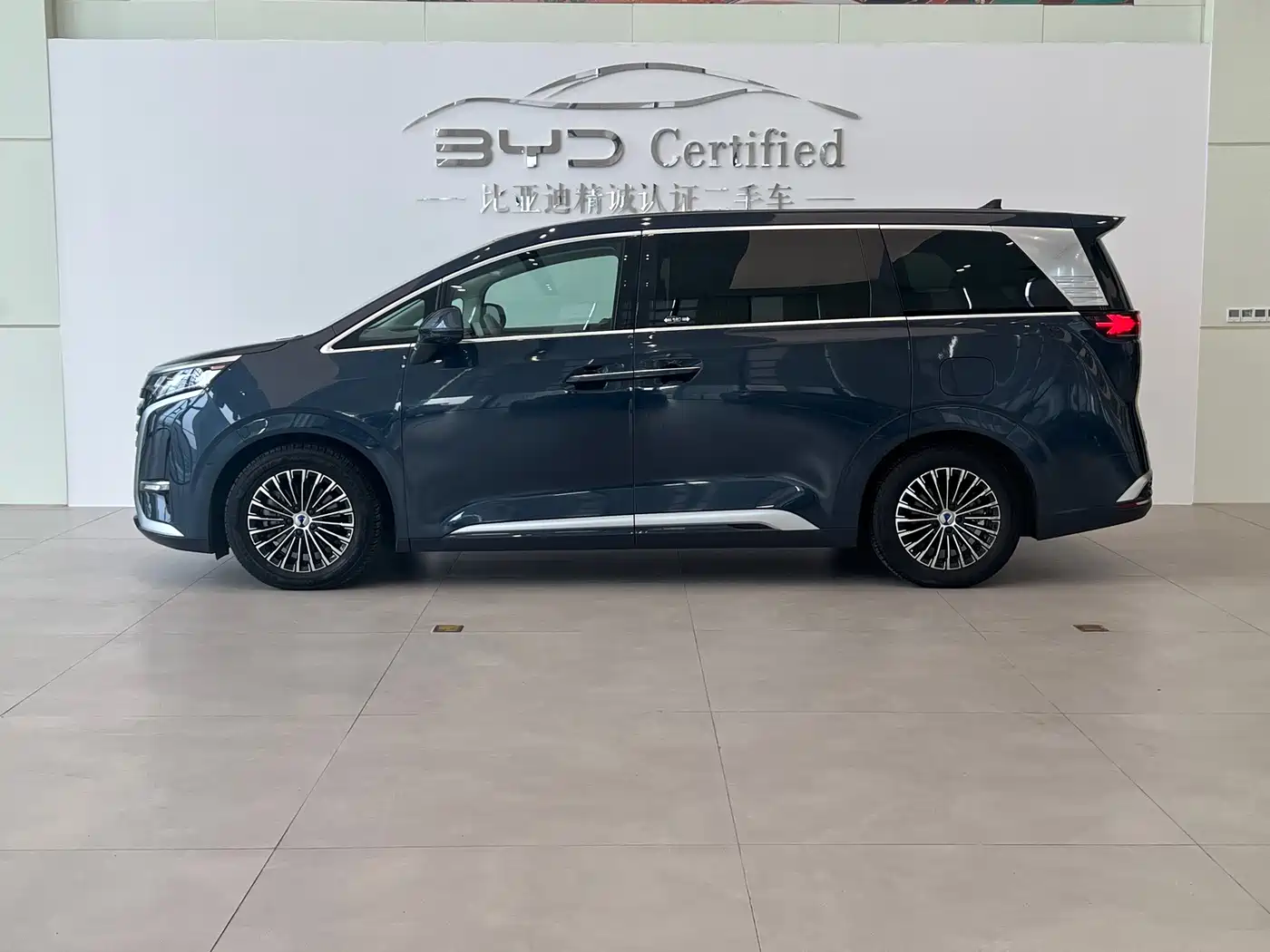 Denza D9 2022 2022 DM-i 970 All-Wheel Drive Honor Edition