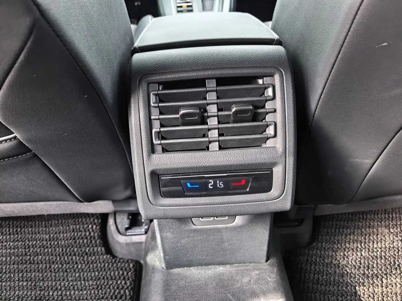 Volkswagen Golf 2023 280TSI DSG R-Line Lite фото 13
