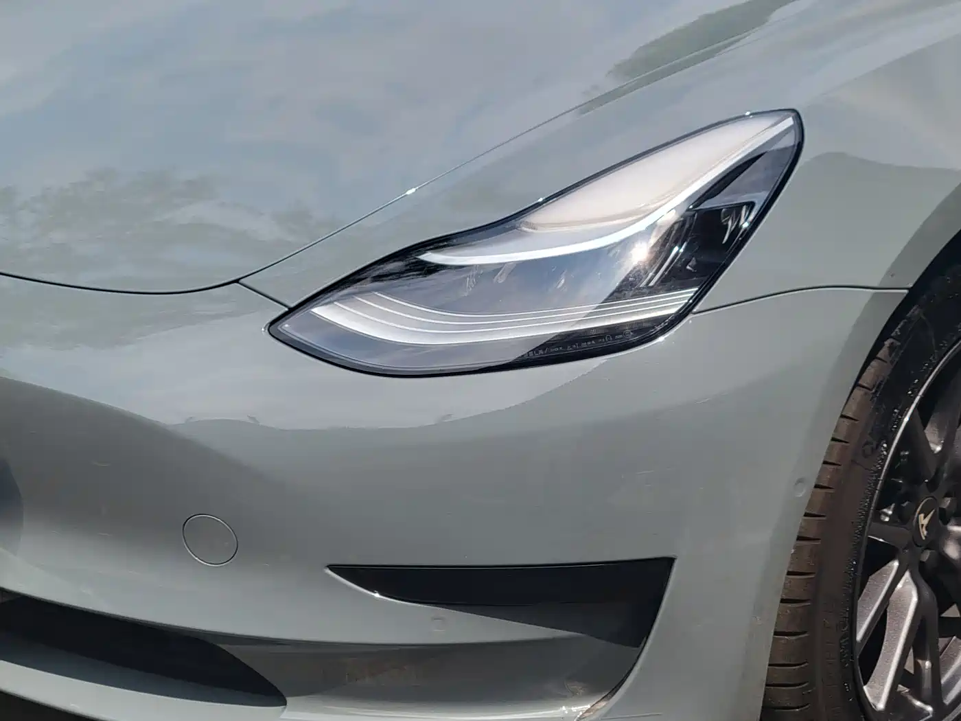 TESLA MODEL 3