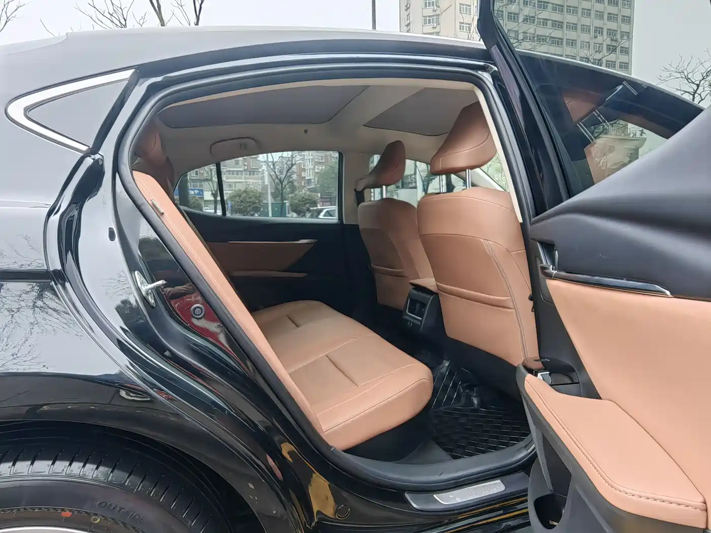 Toyota Camry 2024 Hybrid 2.0HG Premium Edition фото 7
