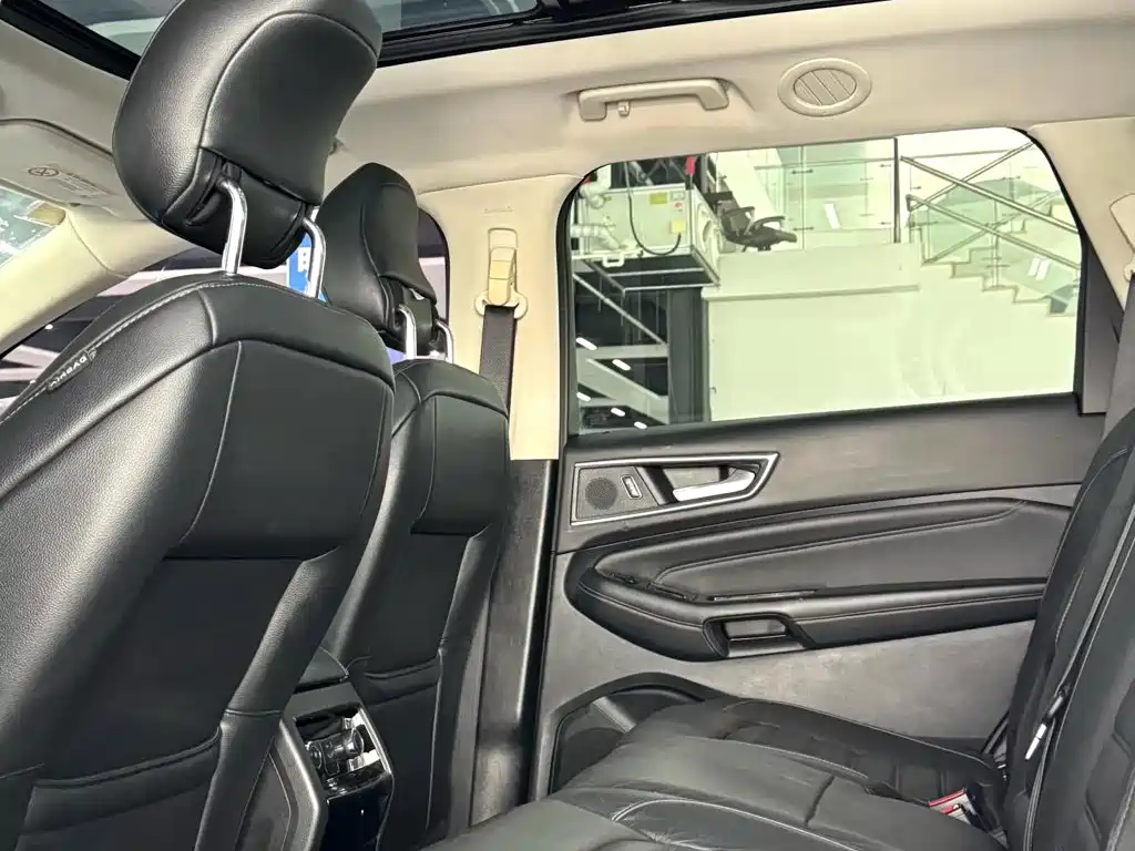 Фото 6 - Ford Edge