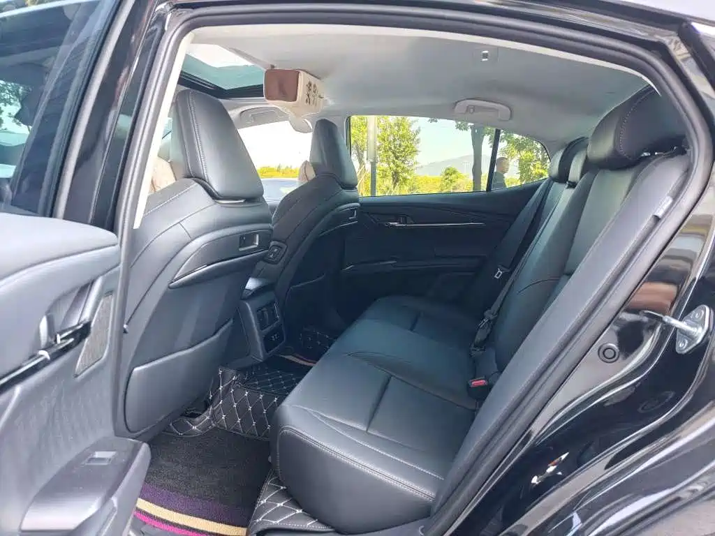 Фото 7 - Toyota Camry