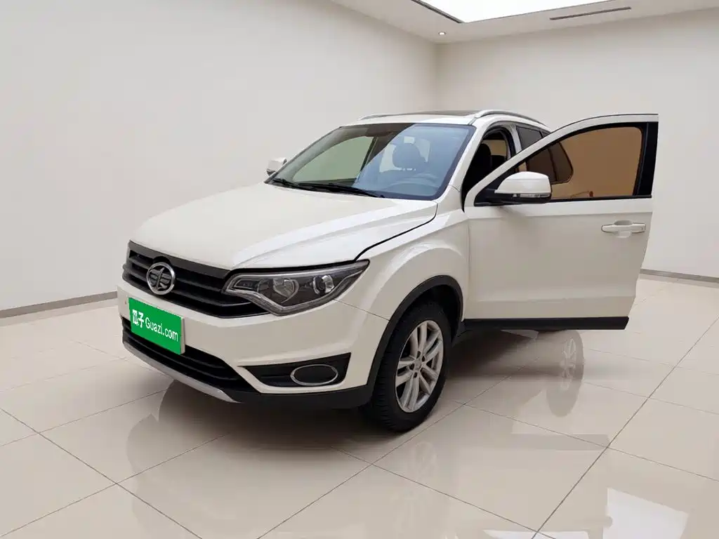 FAW Senya R7 2017 2017 Model 1.6L Manual Luxury