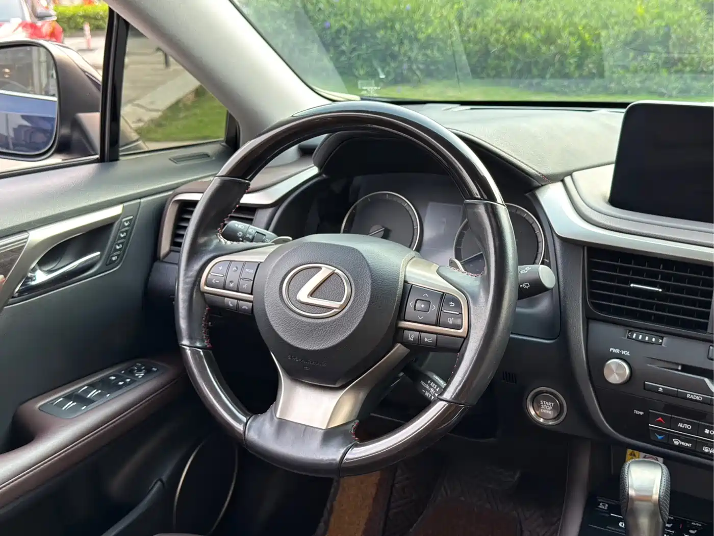Фото 27 - Lexus RX