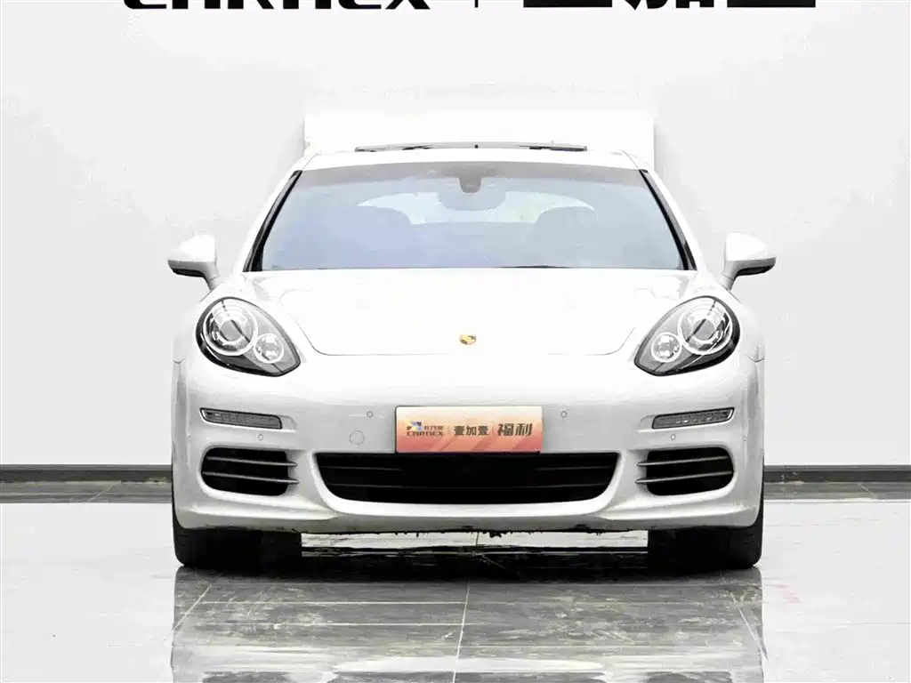 Фото 2 - Porsche Panamera