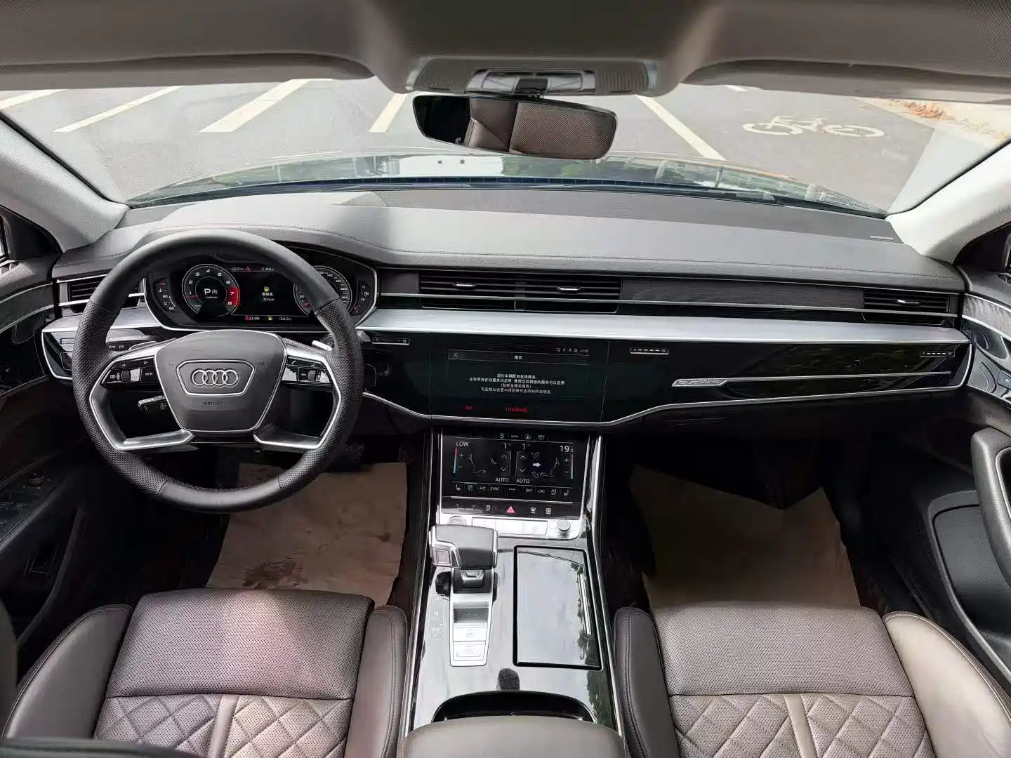 Photo 5 - Audi A8