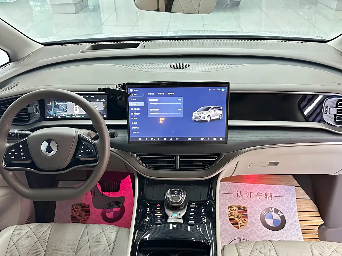 Denza D9 2022 DM-i 970 All-Wheel Drive Honor Edition фото 6