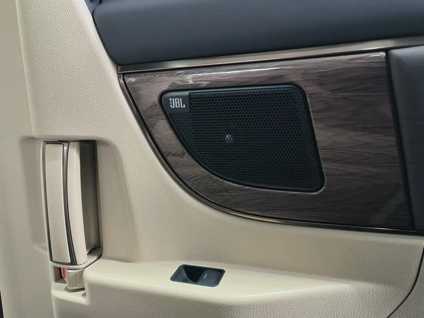 Toyota Vellfire 2023 2024 Crown Hybrid 2.5L Executive Premium Edition