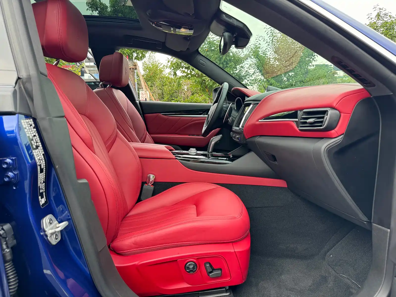 Photo 7 - Maserati Levante